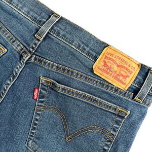 Levi's Women's Boyfriend Jeans Medium Wash‎ Size 30 Relaxed Fit Denim (33x25)